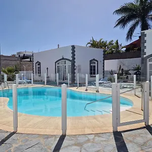Nora Retreat Corralejo